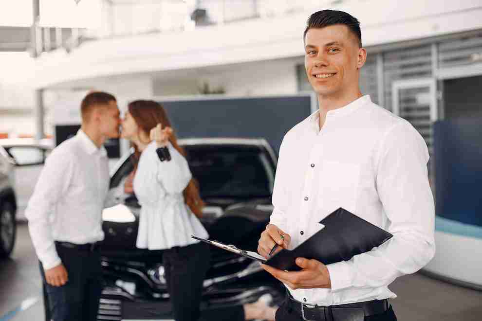 Vendeur automobile métier, salaire, formation et diplômes